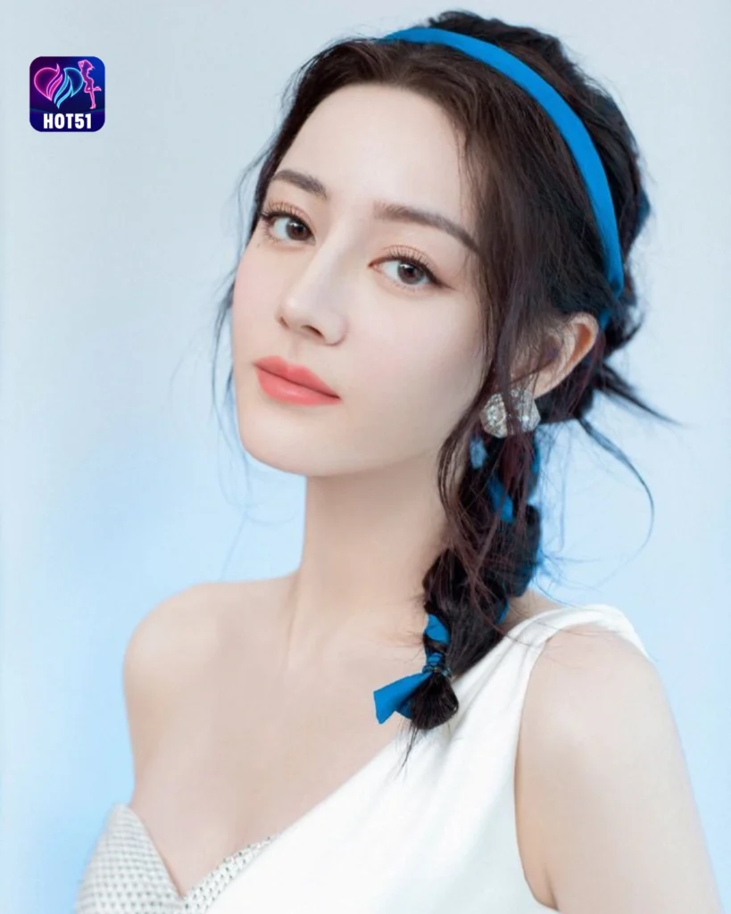 Stunning Dilraba Dilmurat Photos on HOT51 Platform