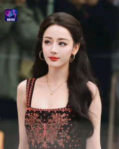 Read more about the article Beautiful Stunning Dilraba Dilmurat Photos on HOT51 Platform