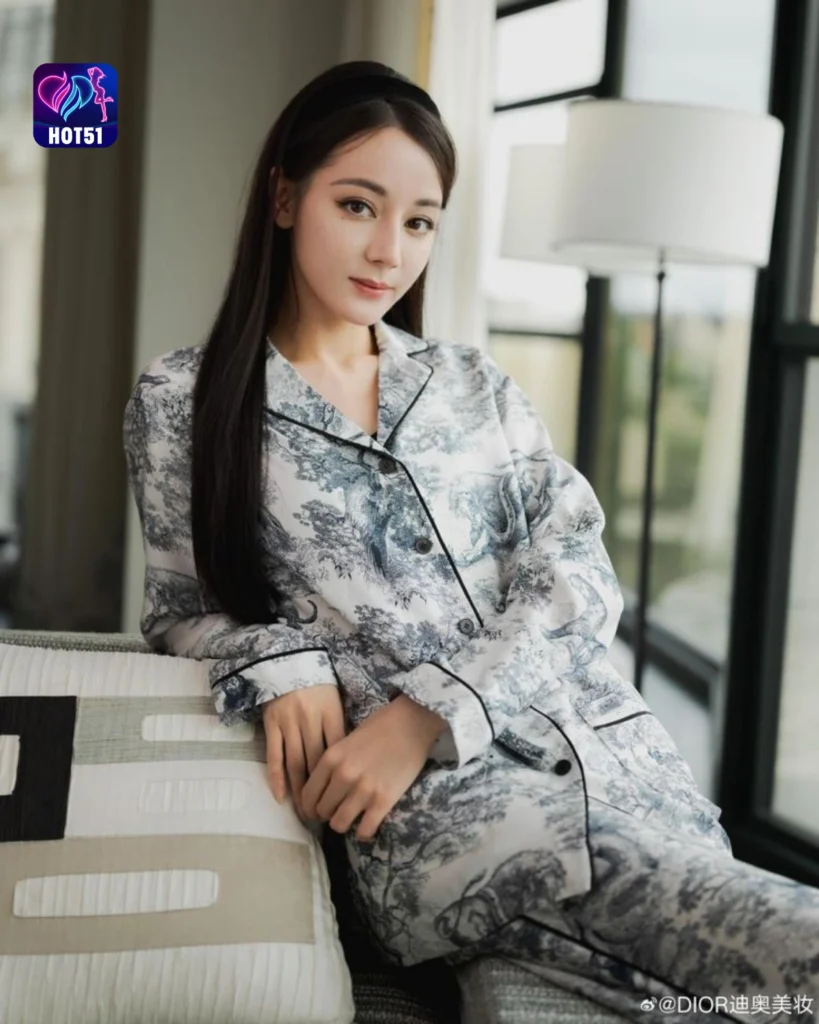 Stunning Dilraba Dilmurat Photos on HOT51 Platform