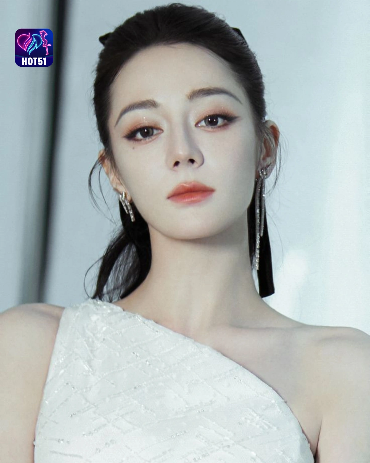 You are currently viewing Beautiful Stunning Dilraba Dilmurat Photos on HOT51 Platform