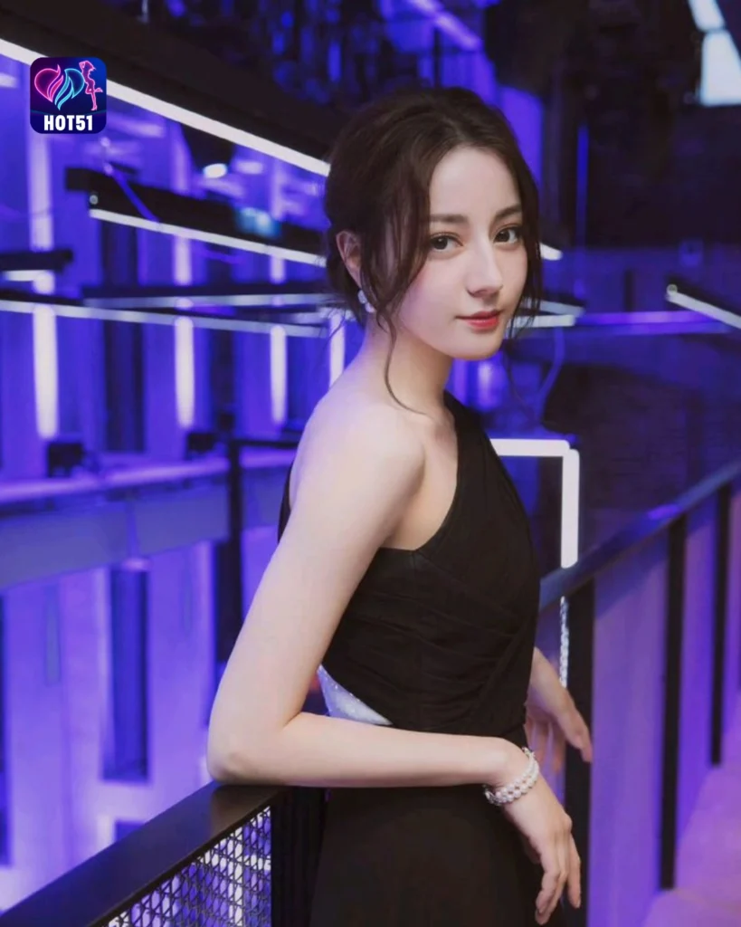 Stunning Dilraba Dilmurat Photos on HOT51 Platform