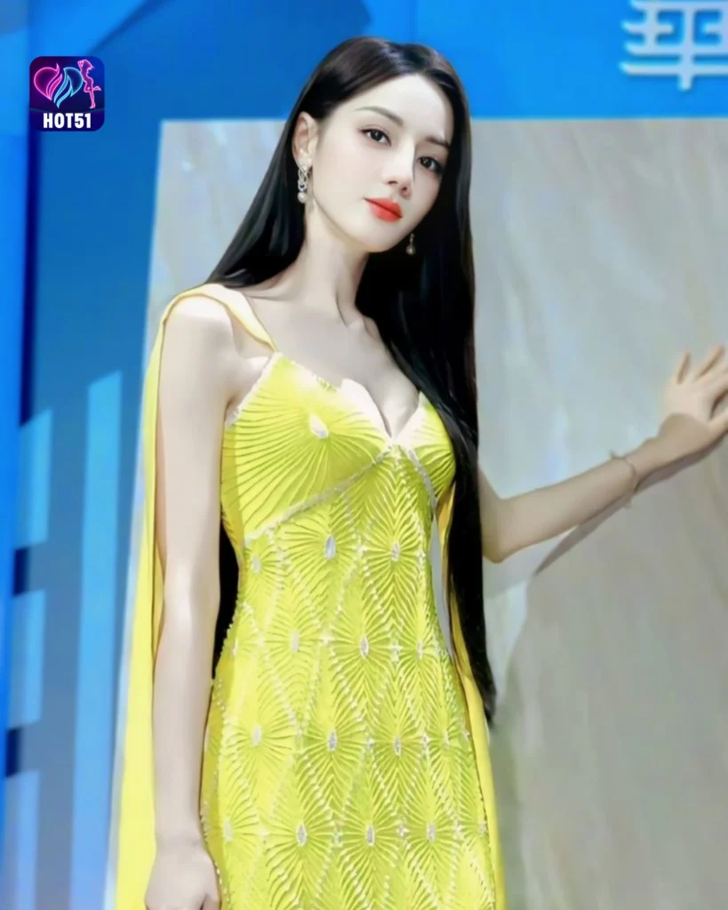 Stunning Dilraba Dilmurat Photos on HOT51 Platform 