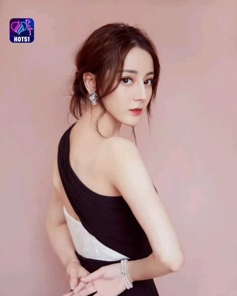 Stunning Dilraba Dilmurat Photos on HOT51 Platform