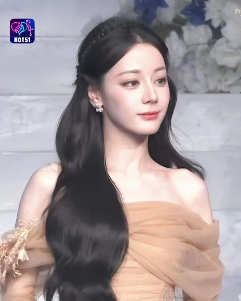  Stunning Dilraba Dilmurat Photos on HOT51 Platform 