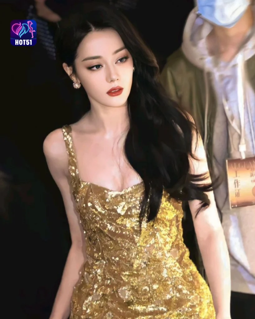 Stunning Dilraba Dilmurat Photos on HOT51 Platform
