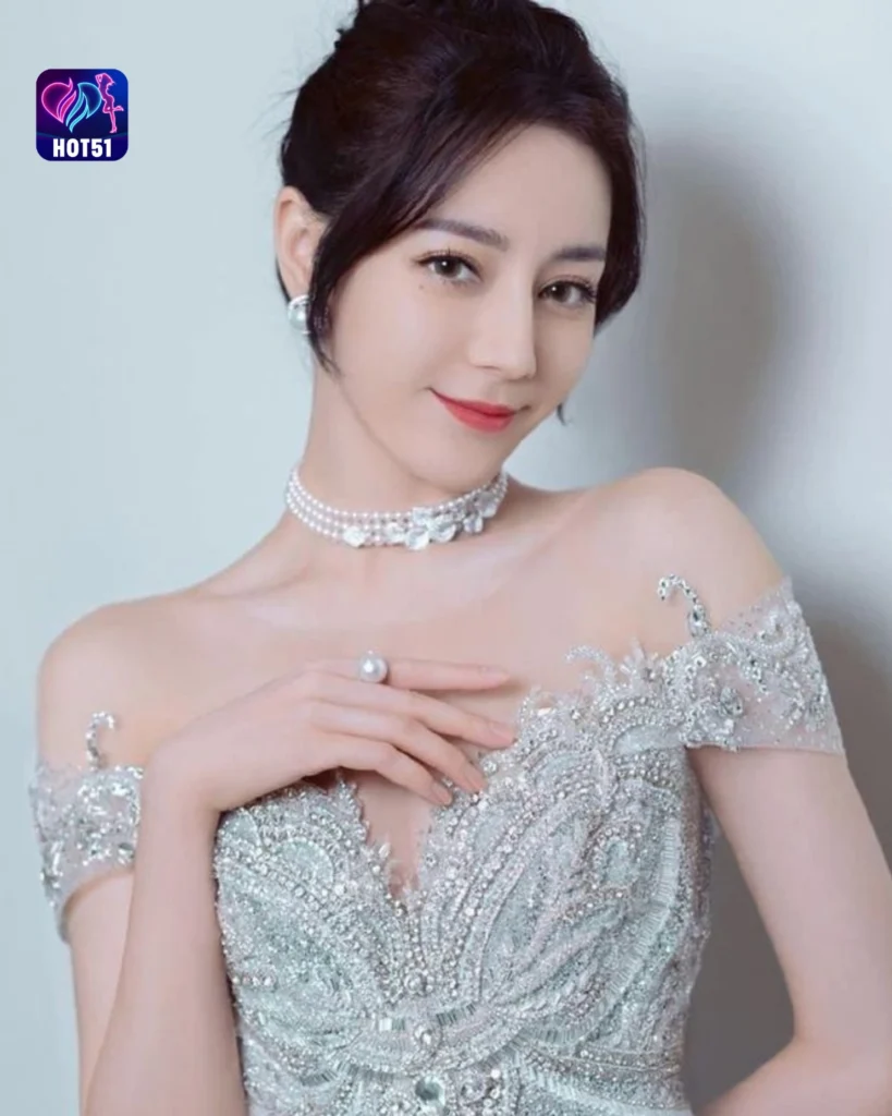  Stunning Dilraba Dilmurat Photos on HOT51 Platform 
