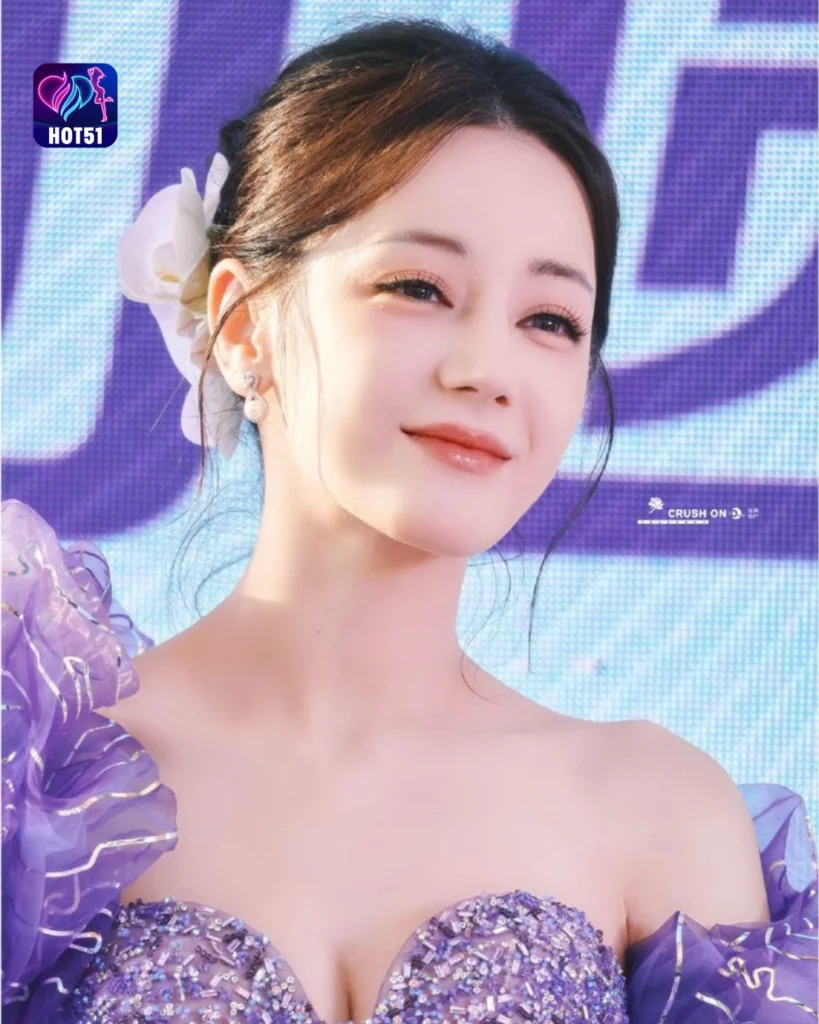 Stunning Dilraba Dilmurat Photos on Hot51 Platform