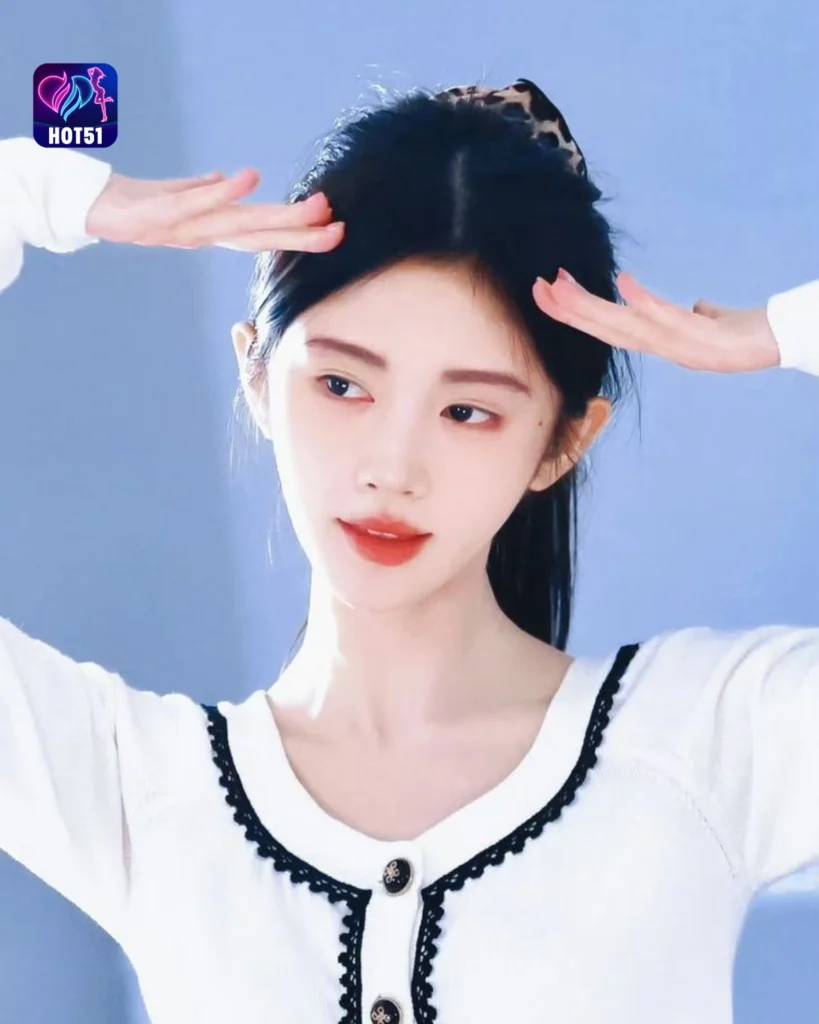  Stunning Ju Jingyi Photos on HOT51 Platform A Visual Treat