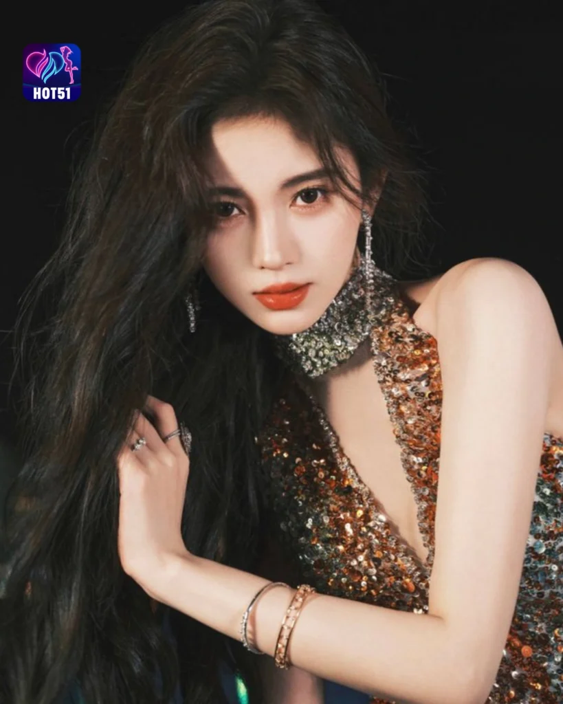 Stunning Ju Jingyi's Photos on HOT51 Platform 