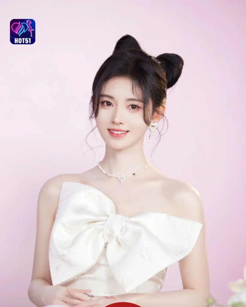 Stunning Ju Jingyi's Photos on HOT51 Platform 