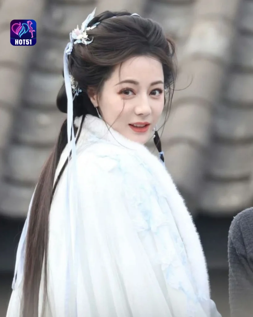 Stunning Liu Yifei Photos on HOT51 Live Platform 
