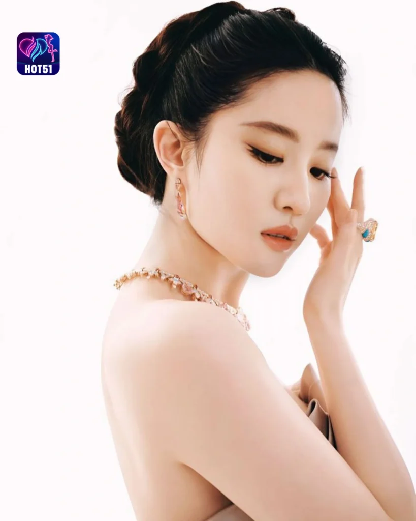 Stunning Liu Yifei Photos on HOT51 Platform 