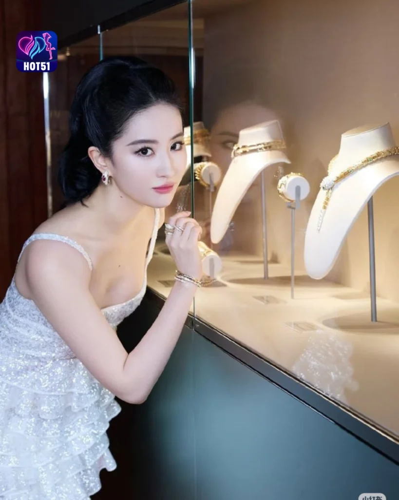  Stunning Liu Yifei Photos on HOT51 Platform 