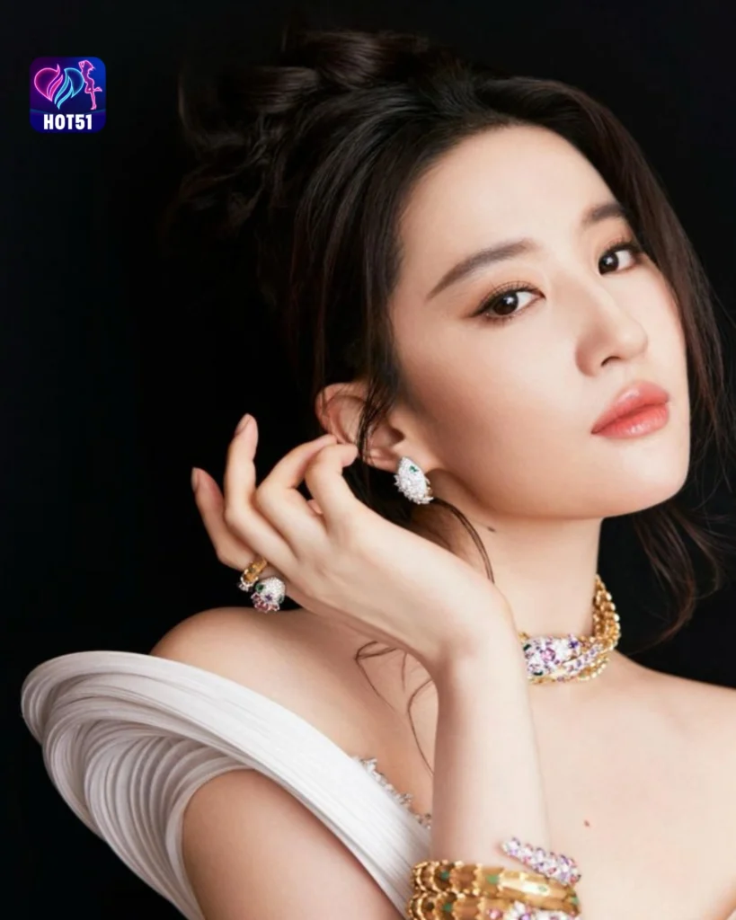 Stunning Liu Yifei Photos on HOT51 Platform