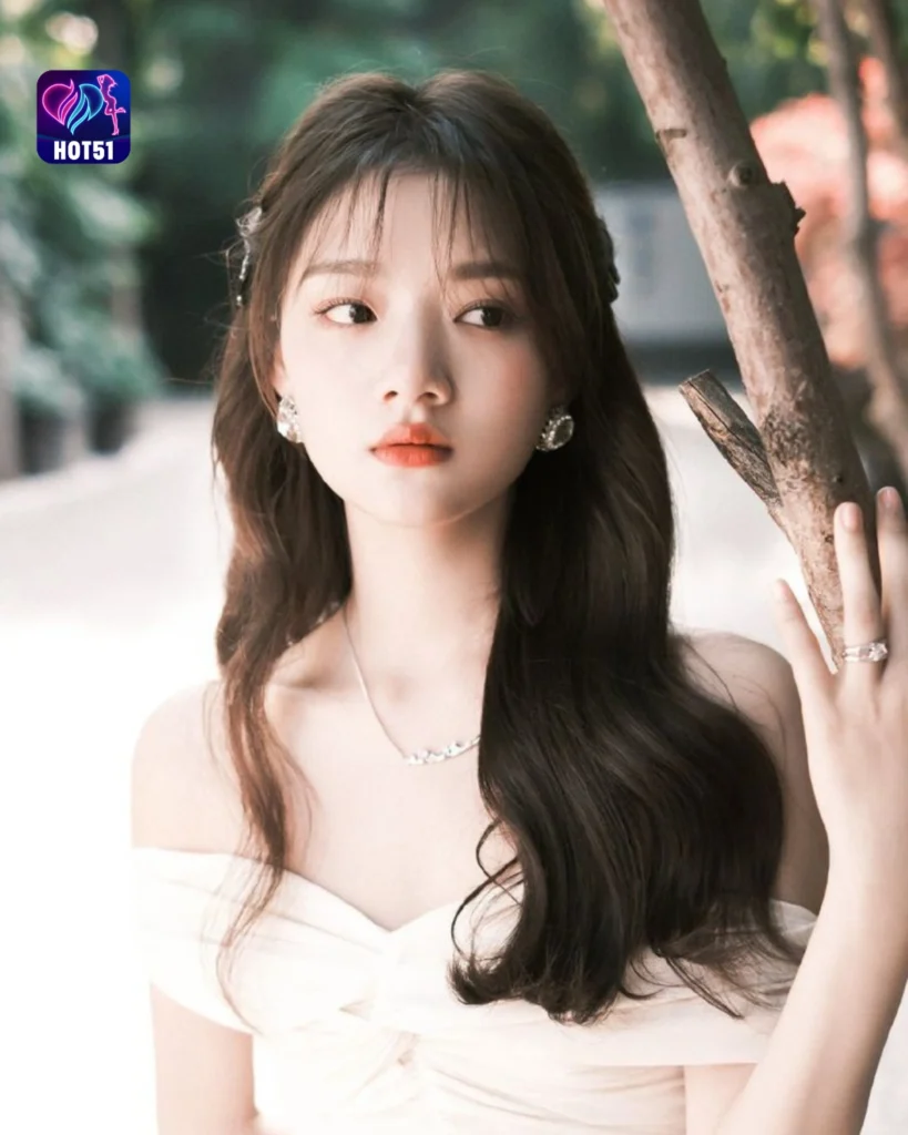  Stunning Ren Min Photos Featured on HOT51 Platform