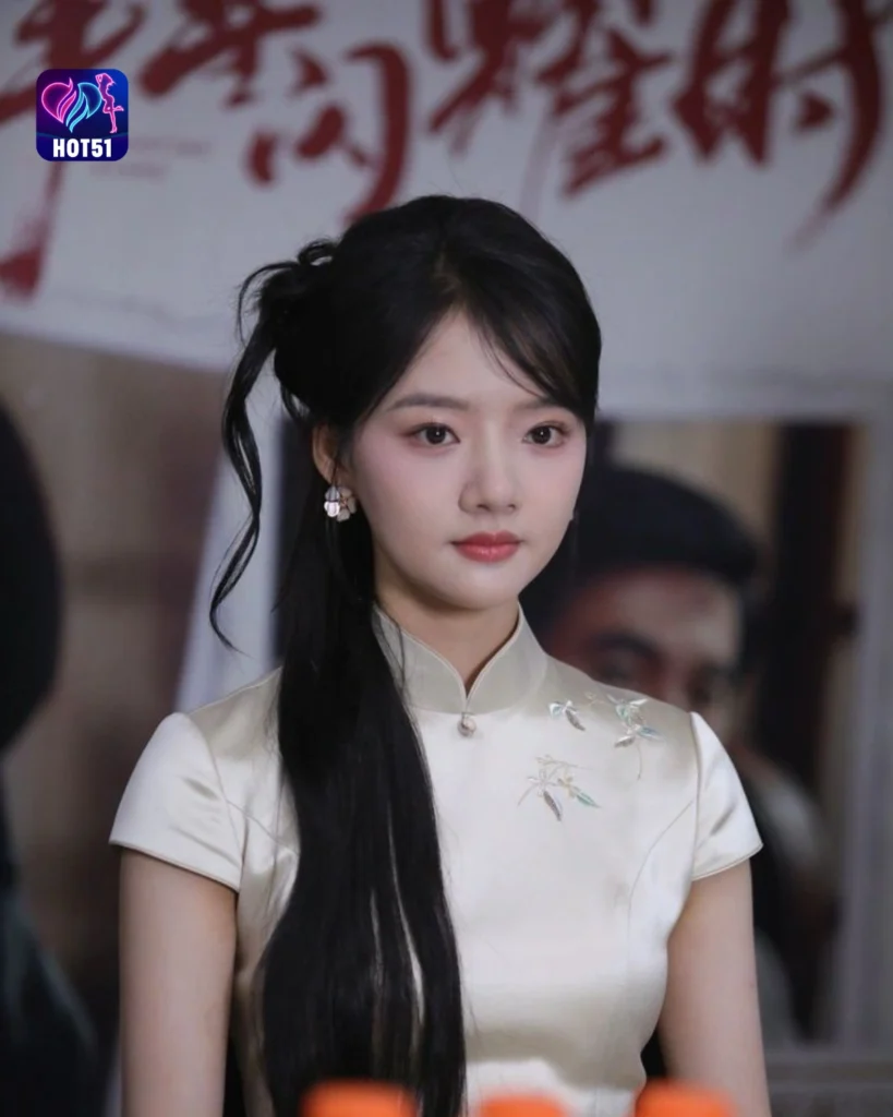  Stunning Ren Min Photos Shine on HOT51 Platform