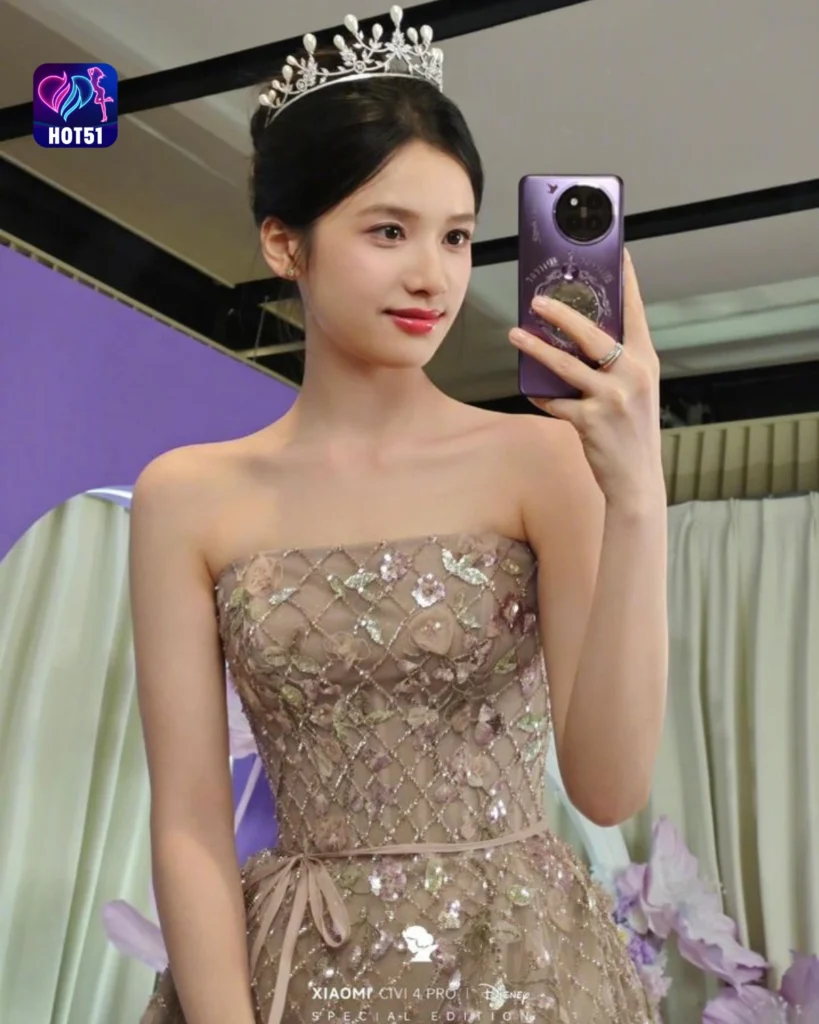  Stunning Zhang Jingyi Photos on HOT51 Platform 