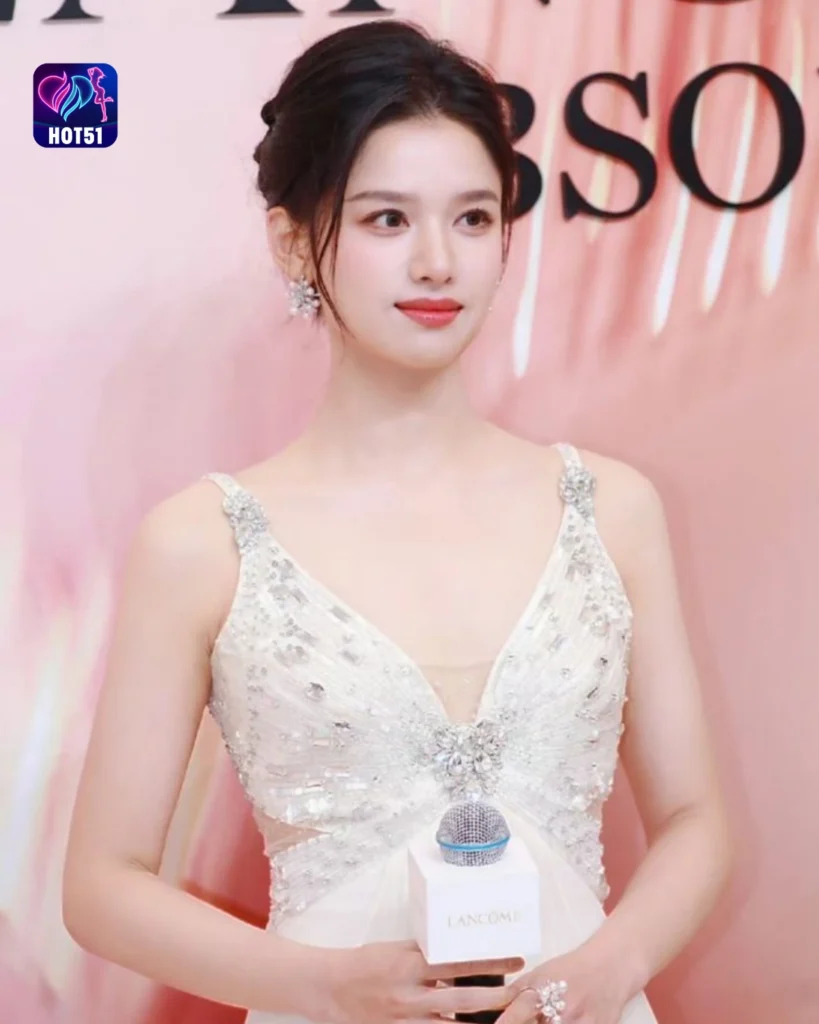  Stunning Zhang Jingyi Photos on HOT51 Platform 