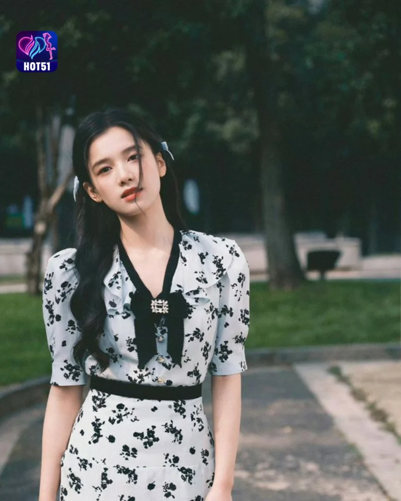  Stunning Zhang Jingyi Photos on HOT51 Platform 
