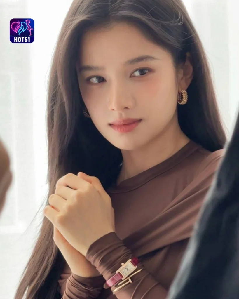 Stunning Zhang Jingyi Photos on the HOT51 Platform 