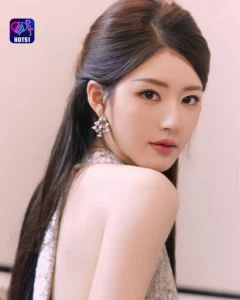 Read more about the article Beautiful Stunning Zhao Lusi Photos on HOT51 Platform