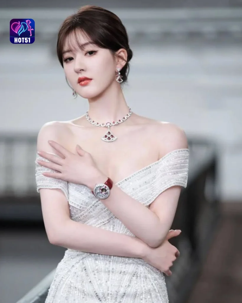  Stunning Zhao Lusi Photos on HOT51 Platform