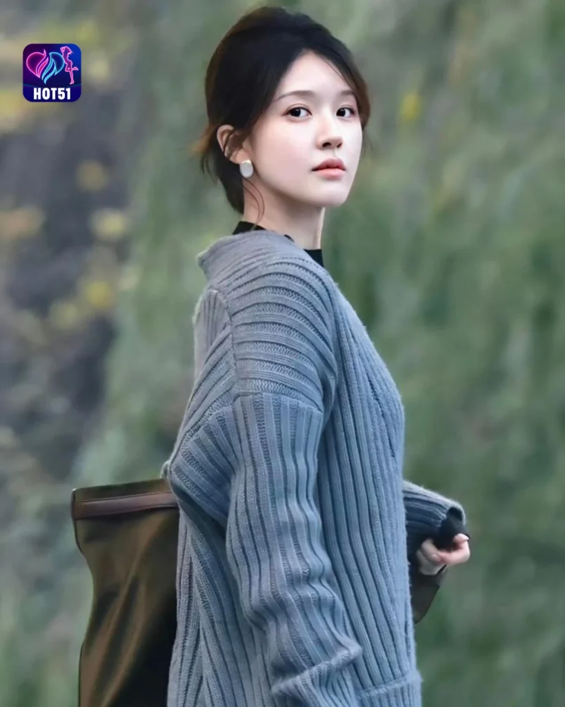  Stunning Zhao Lusi Photos on HOT51 Platform