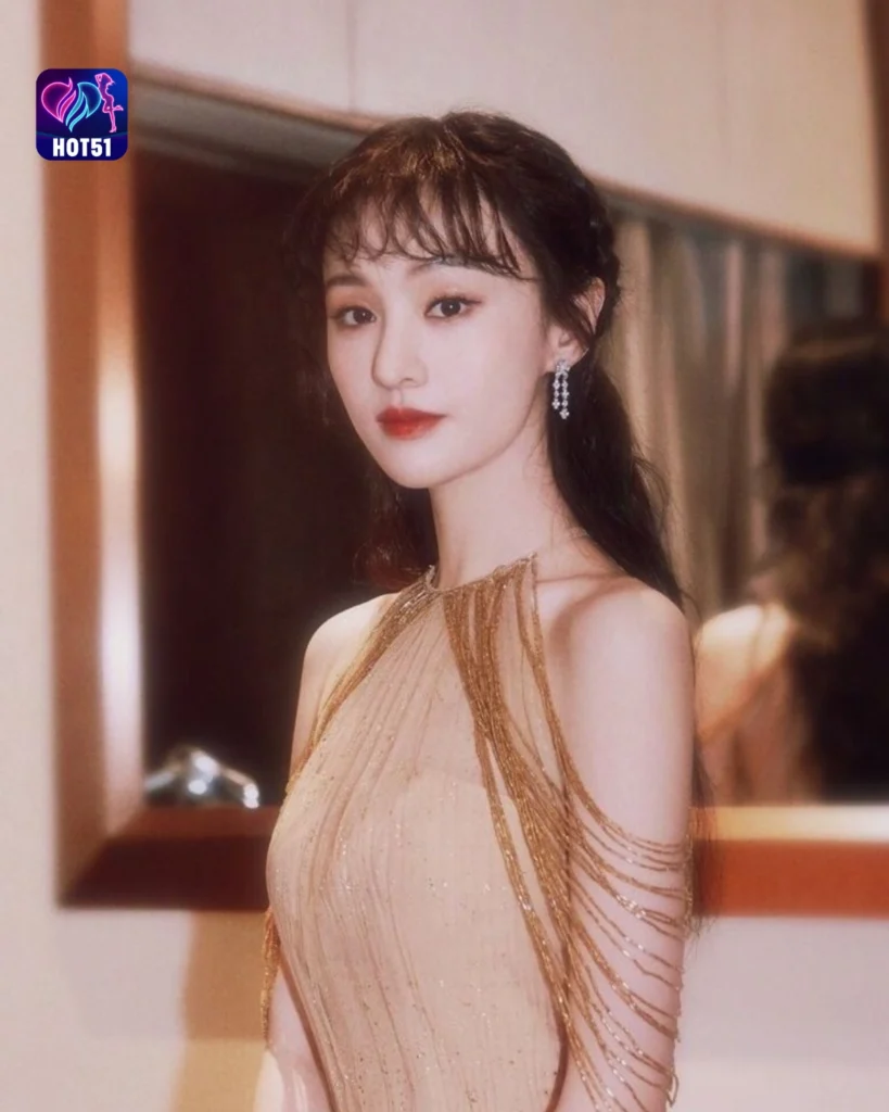 Stunning Zheng Shuang Photos on HOT51 Platform