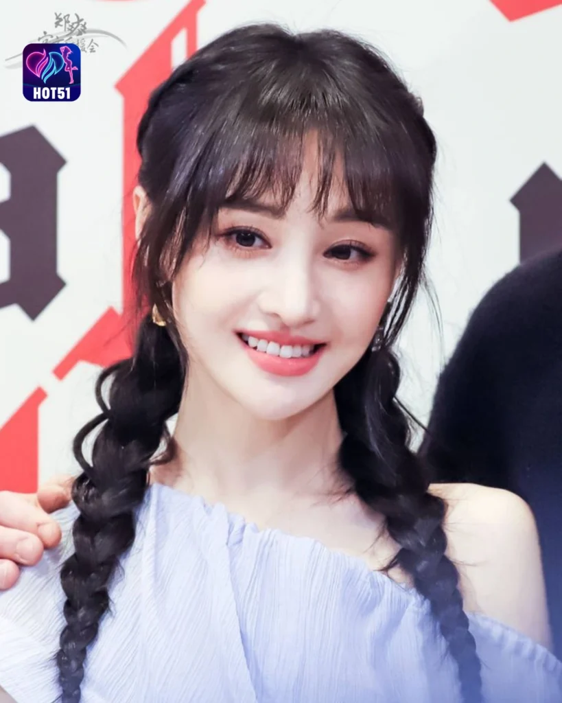 Stunning Zheng Shuang Photos on HOT51 Platform