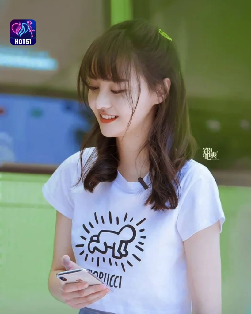 Stunning Zheng Shuang Photos on HOT51 Platform