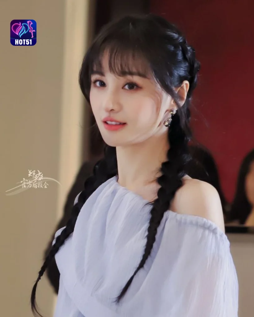 Stunning Zheng Shuang Photos on HOT51 Platform