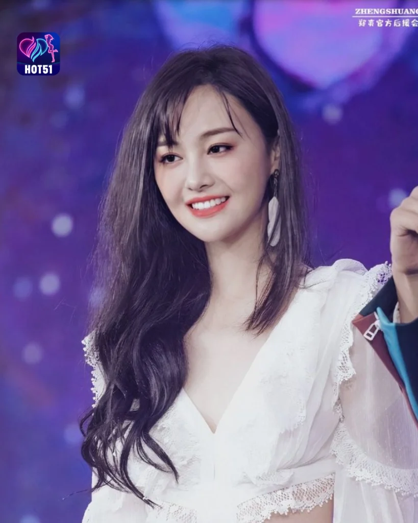 Stunning Zheng Shuang Photos on HOT51 Platform