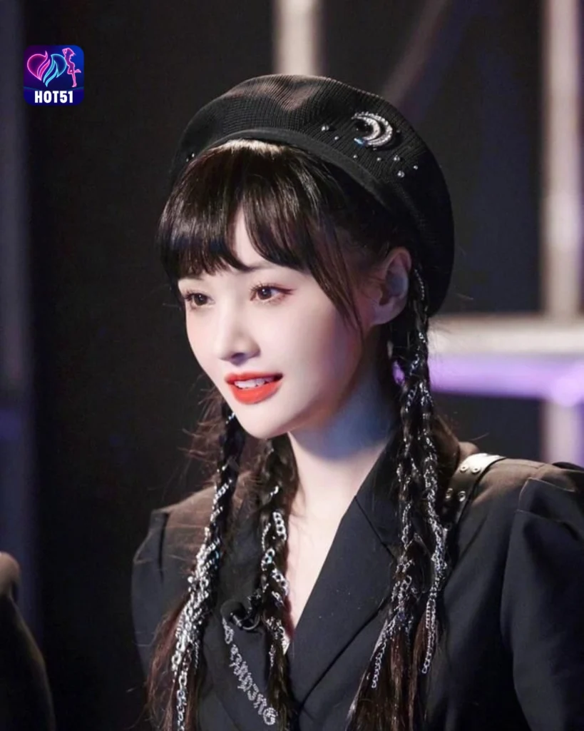 Stunning Zheng Shuang Photos on HOT51 Platform