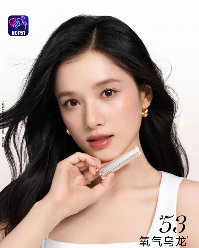  Stunning Zhou Ye Photos Shine on HOT51 Platform