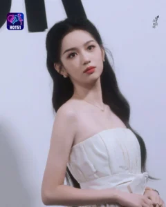 Read more about the article Beautiful Stunning Zhou Ye Photos Shine on HOT51 Platform