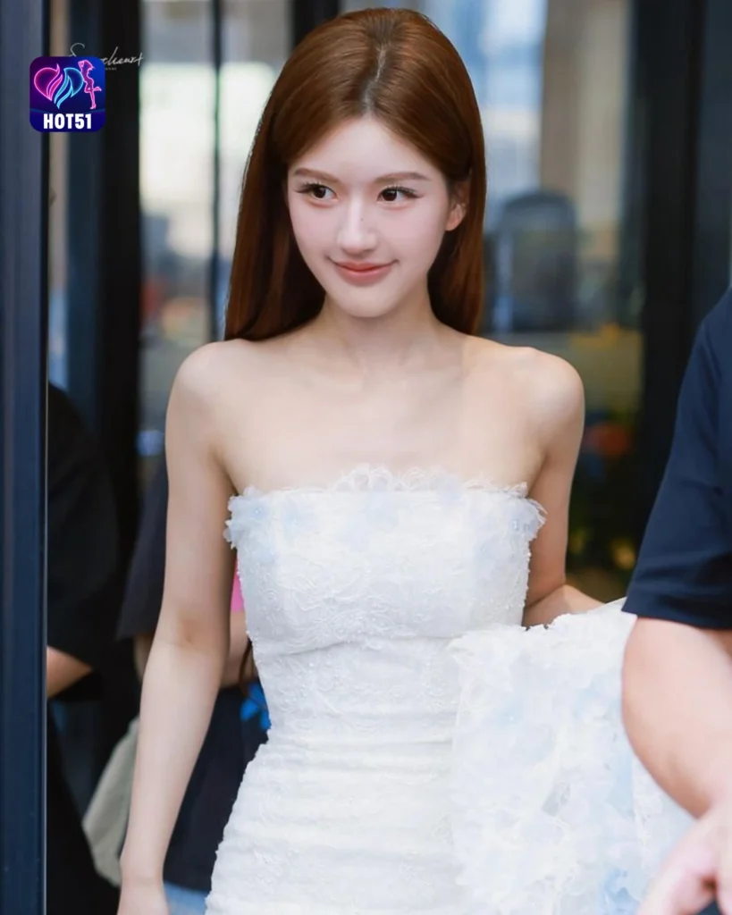Zhao Lusi's Stunning Photos on HOT51 Platform