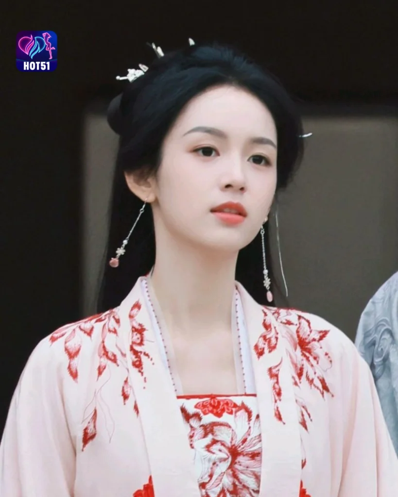  Zhou Ye's Stunning Photos on HOT51 Platform A Glimpse 