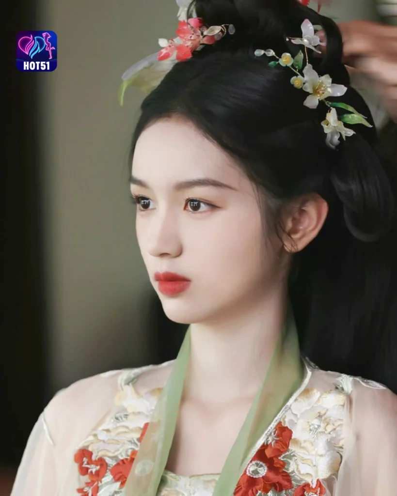  Zhou Ye's Stunning Photos on HOT51 Platform A Glimpse 