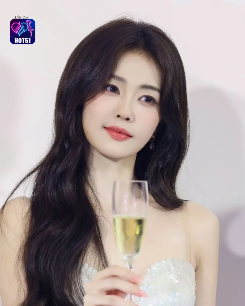 Bai Lu Cantik di Platform HOT51