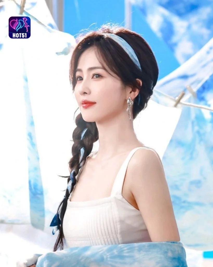  Bai Lu's Stunning Photos Featured on HOT51 Platform