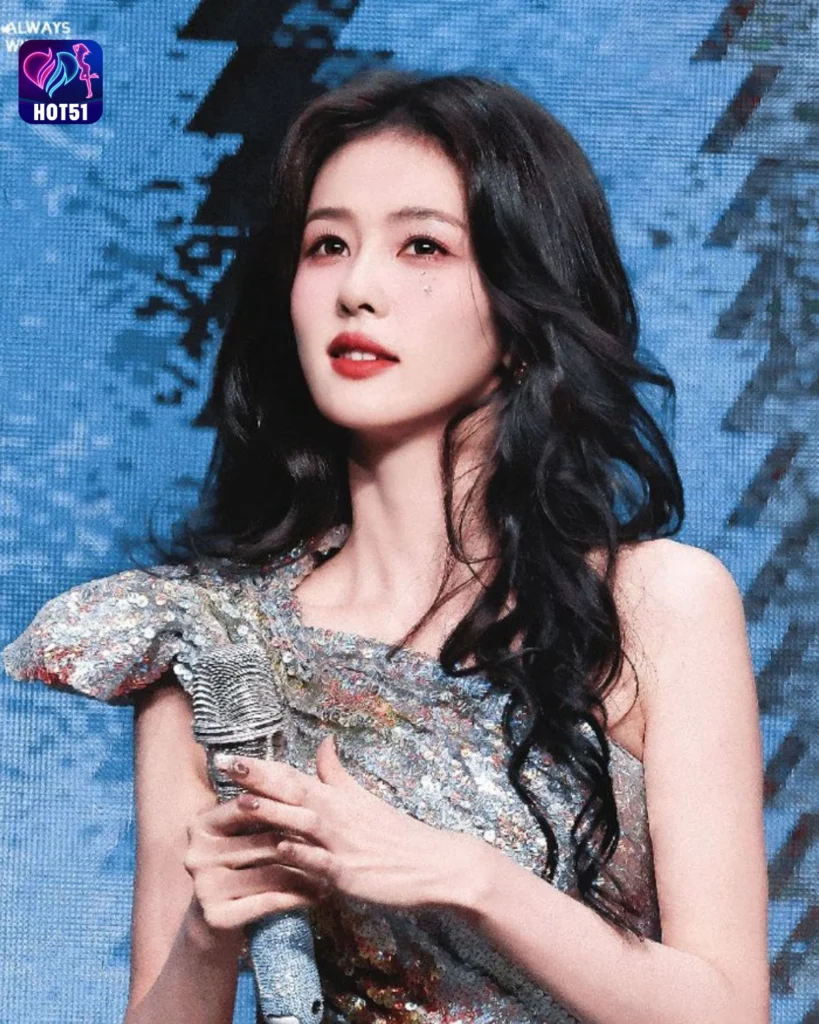Bai Lu's Stunning Photos on the HOT51 Platform