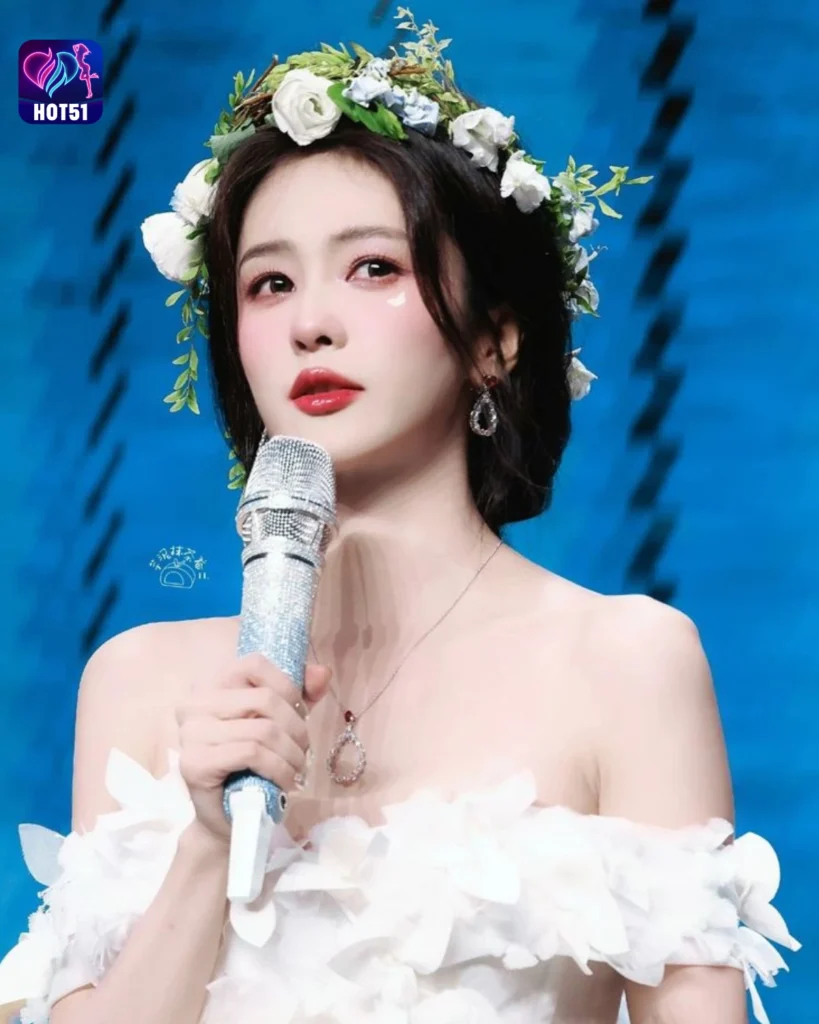 Bai Lu's Stunning Photos on the HOT51 Platform