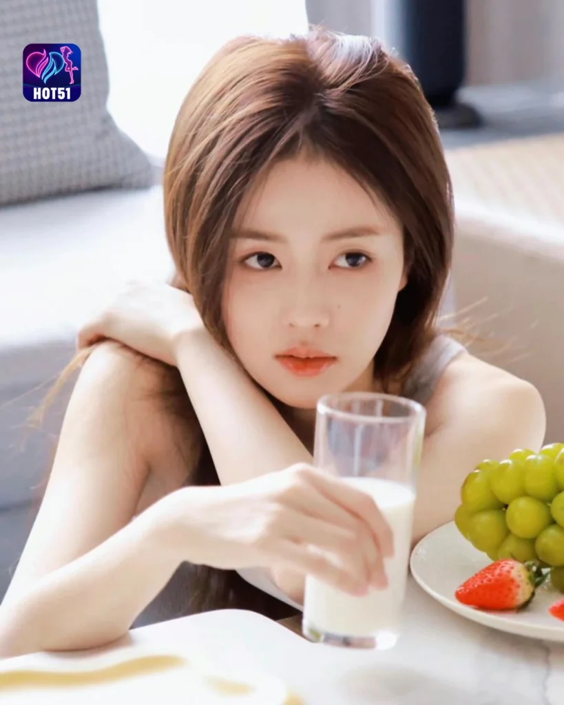  Beautiful Bai Lu Photos on HOT51 Platform