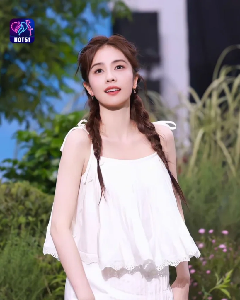  Beautiful Bai Lu Photos on HOT51 Platform