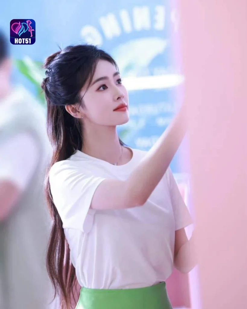  Beautiful Bai Lu Photos on HOT51 Platform