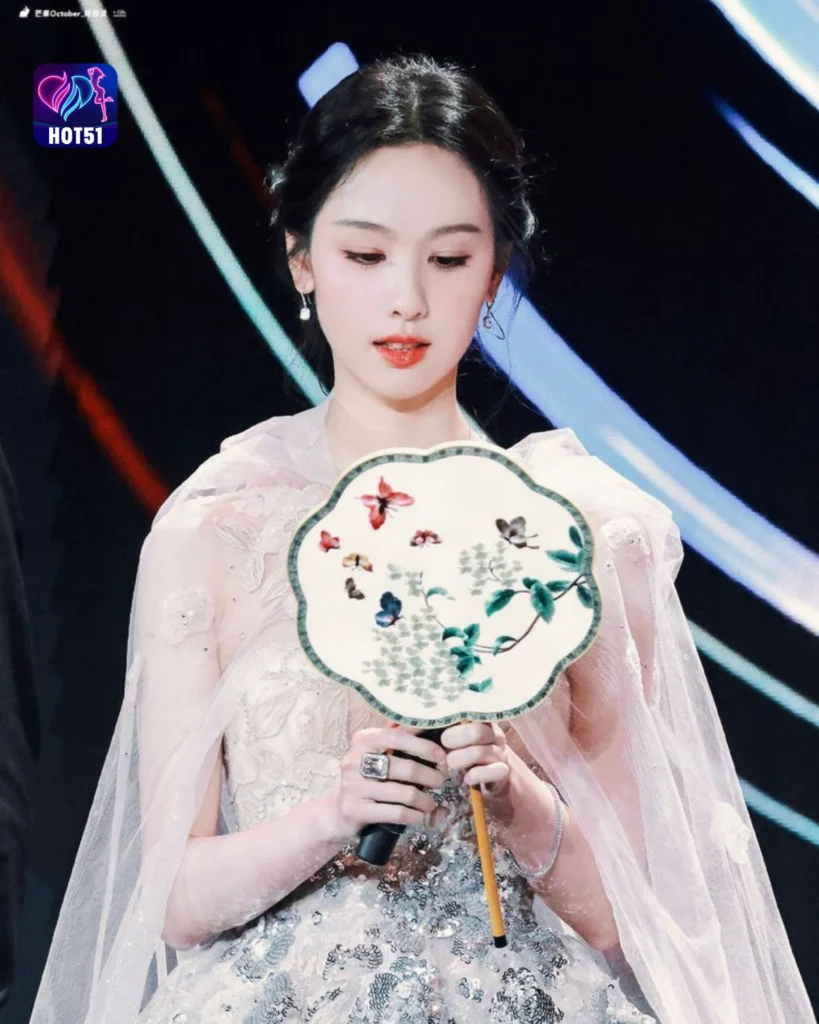  Beautiful Chen Duling Photos on HOT51 Platform