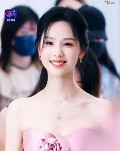 Read more about the article Beautiful Stunning Chen Duling Photos on HOT51 Platform