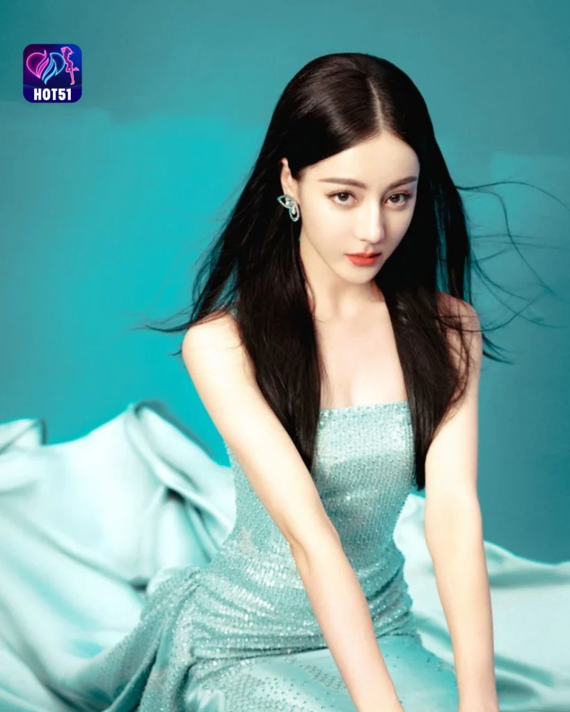 Beautiful Dilraba Dilmurat Photos on HOT51 Platform