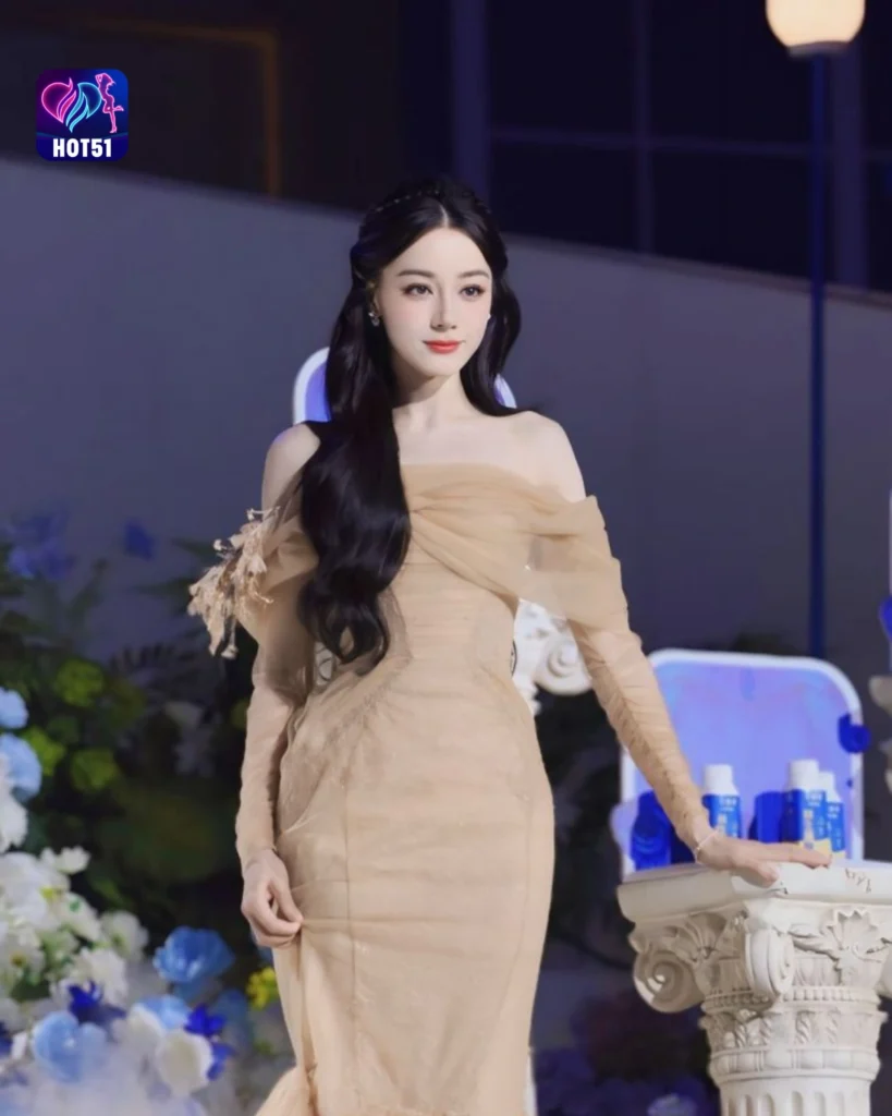 Beautiful Dilraba Dilmurat Photos on HOT51 Platform