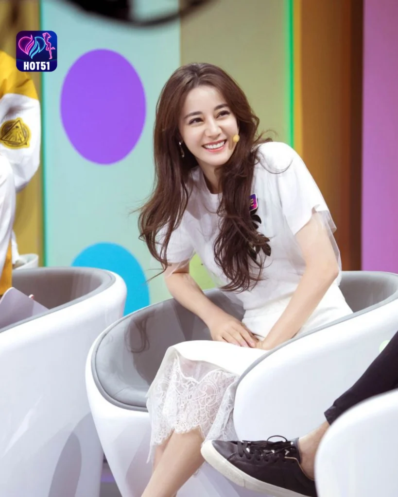  Beautiful Dilraba Dilmurat Photos on HOT51 Platform